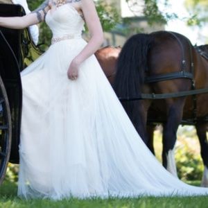 Maggie s. Wedding dress street size 8/10